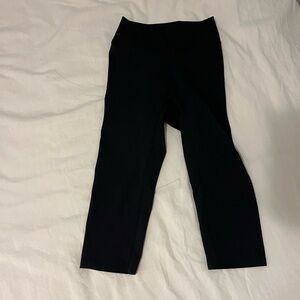 437 capri leggings